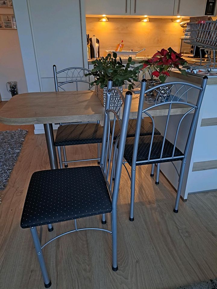 4 sehr schöne Küchenstühle Stühle aus Metall in Ganderkesee