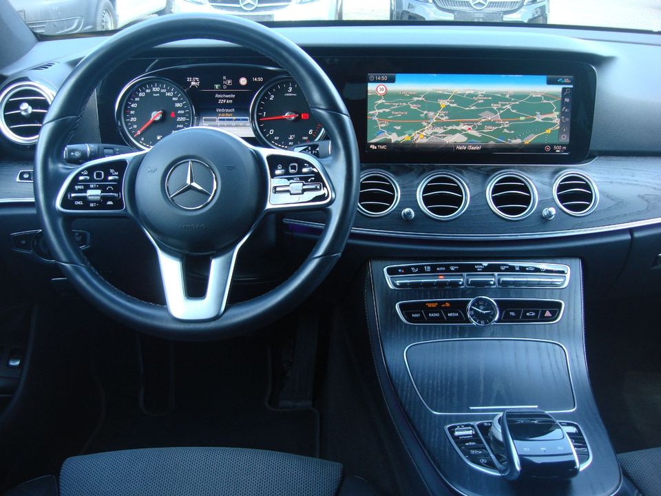 Mercedes-Benz E 300d T 9G-Tronic Avantgarde*AHK*DIS*MWST*STHZ* in Halle