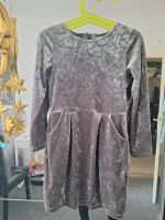 Mädchen Samtkleid silber Hr.110 / 116 Berlin - Reinickendorf Vorschau