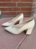 Beige farbene Lackschuhe von Buffalo Sachsen-Anhalt - Calbe (Saale) Vorschau