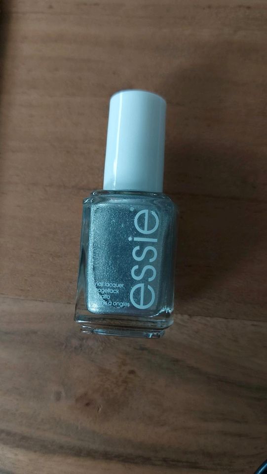 Essie Nagellack Nagelpflege Silber Glitzer Silvester Farbe Lakier in Delmenhorst