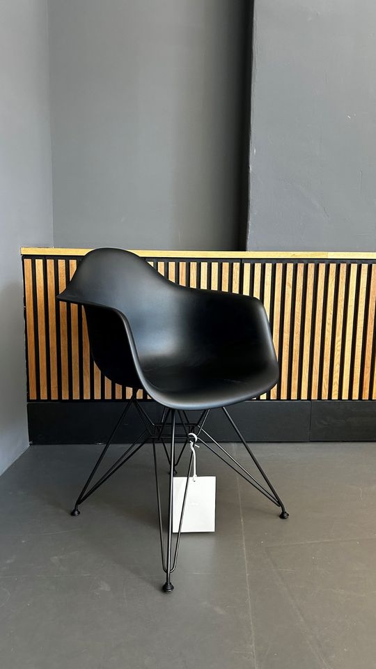 Vitra Eames DAR Original all black statt 465€ in Hamburg