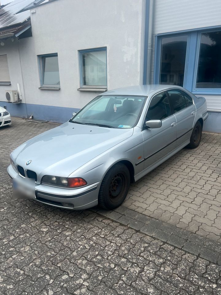 BMW E39 ,523i bj 1998,TÜV 12.25 in Miltenberg