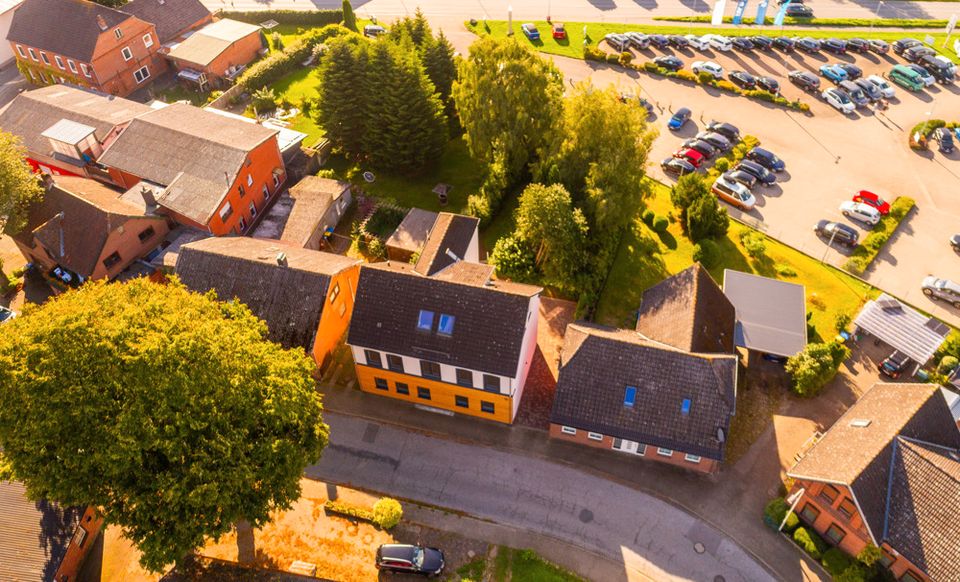 Wunderschöne Eigentumswohnung in kernsanierter Immobilie mit Garten in Hohenwestedt