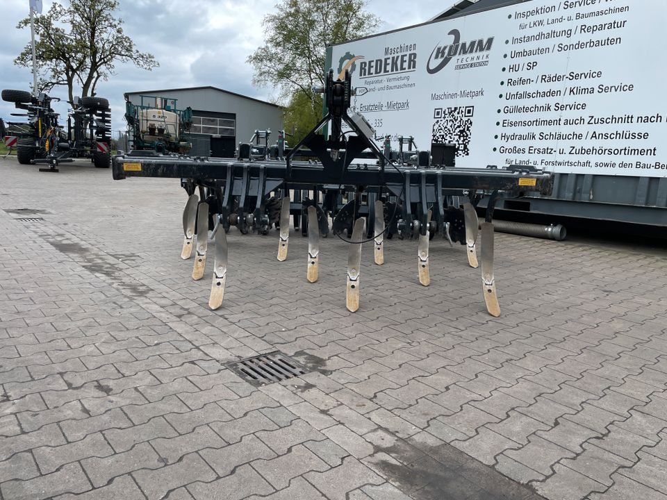 Grubber 3m gebraucht Mulchgrubber, Doppel-U-Profilwalze, Steinsicherung, LED-Beleuchtung, Vorführmaschine, Vorführgerät in Klein Berßen