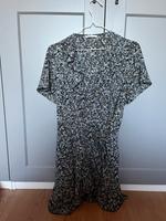 Kurzes Sommerkleid Wickelkleid von Only Gr. 40 Niedersachsen - Oldendorf (Landkreis Stade) Vorschau