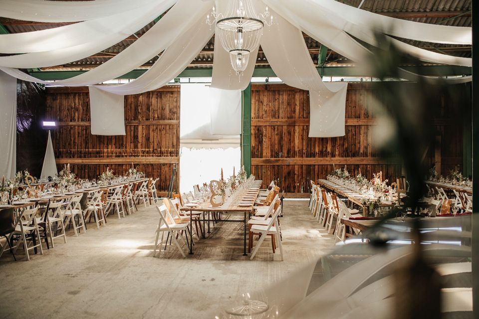 Boho Hochzeit Tische Stühle Vintage mieten leihen in Sommerhausen Main