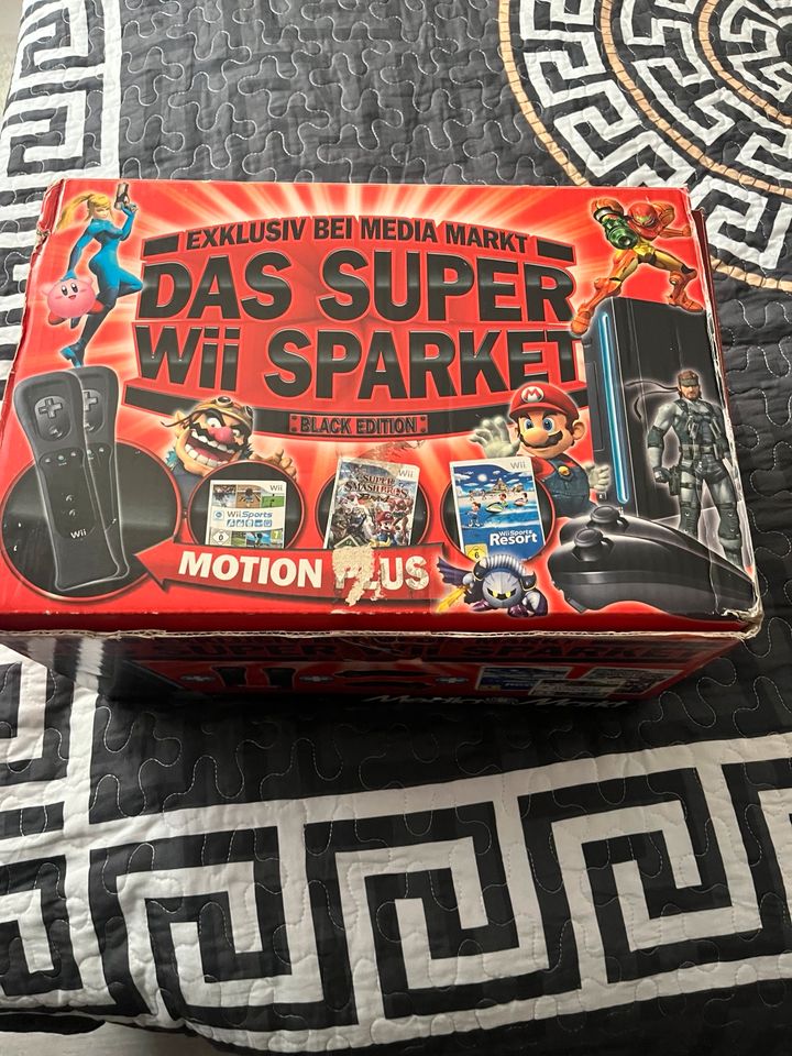 Nintendo Wii in schwarz mit Zubehör und Verpackung in Beverungen