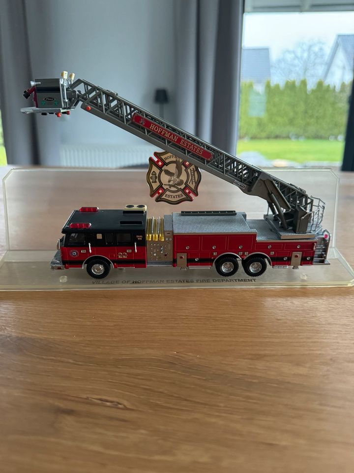 Code 3 Feuerwehr Ladder Hoffman Estates FD Modell 1/64 in Göppingen