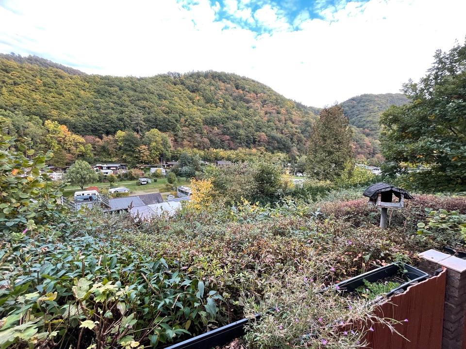 Wochenendhaus m. Traumausblick, Stadtnah mitten in der Natur in Ahrbrück