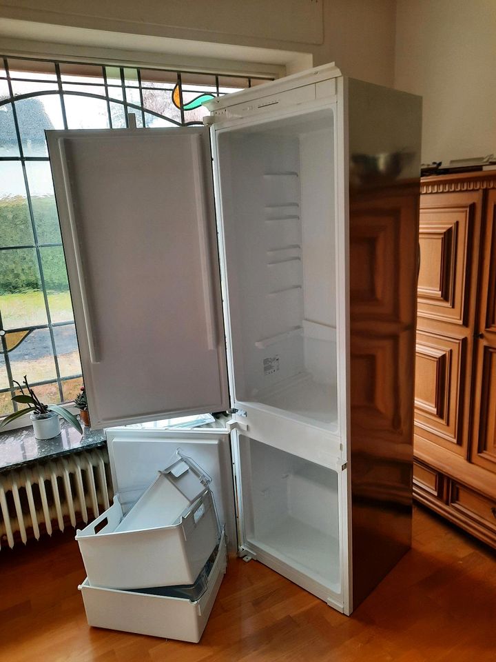 Einbaukühlschrank Kühl- Gefrierkombination Bosch in Gillenfeld