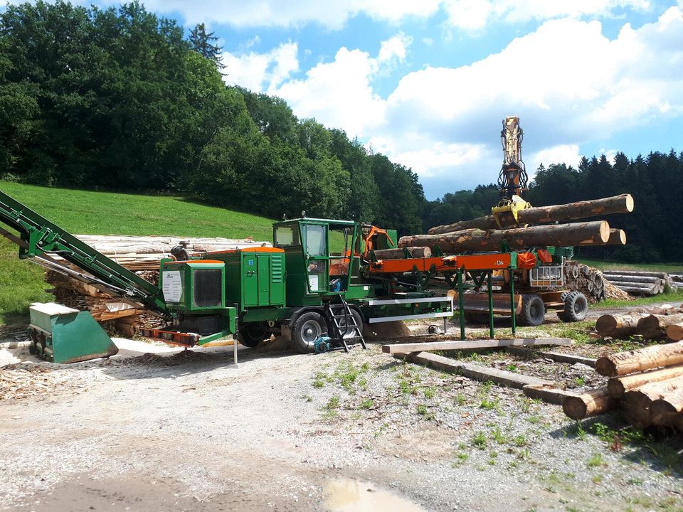 Sägespaltautomat Lohnspalten Fendt Posch Brennholz Forst in Stiefenhofen