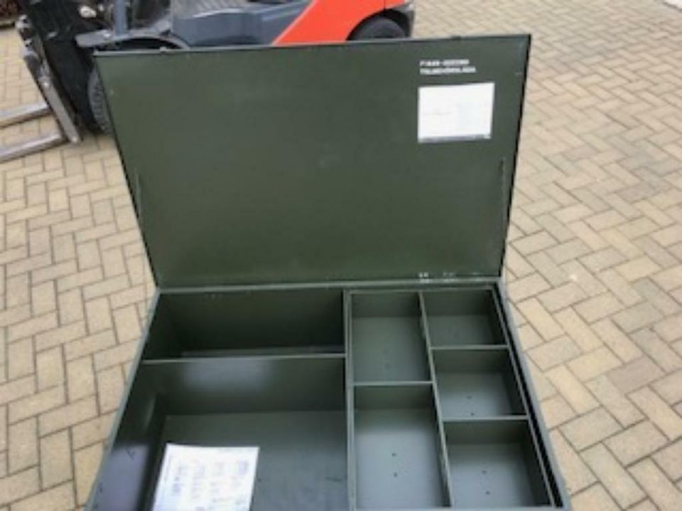 Armee Transportkiste Holzkiste Oliv Werkzeugkiste 121 x 80 x38 cm in Britz bei Eberswalde