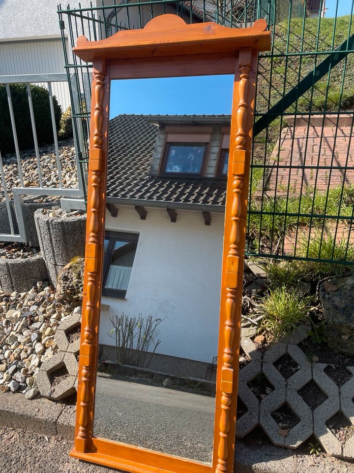 Großer Holz Spiegel massiv in Melsungen