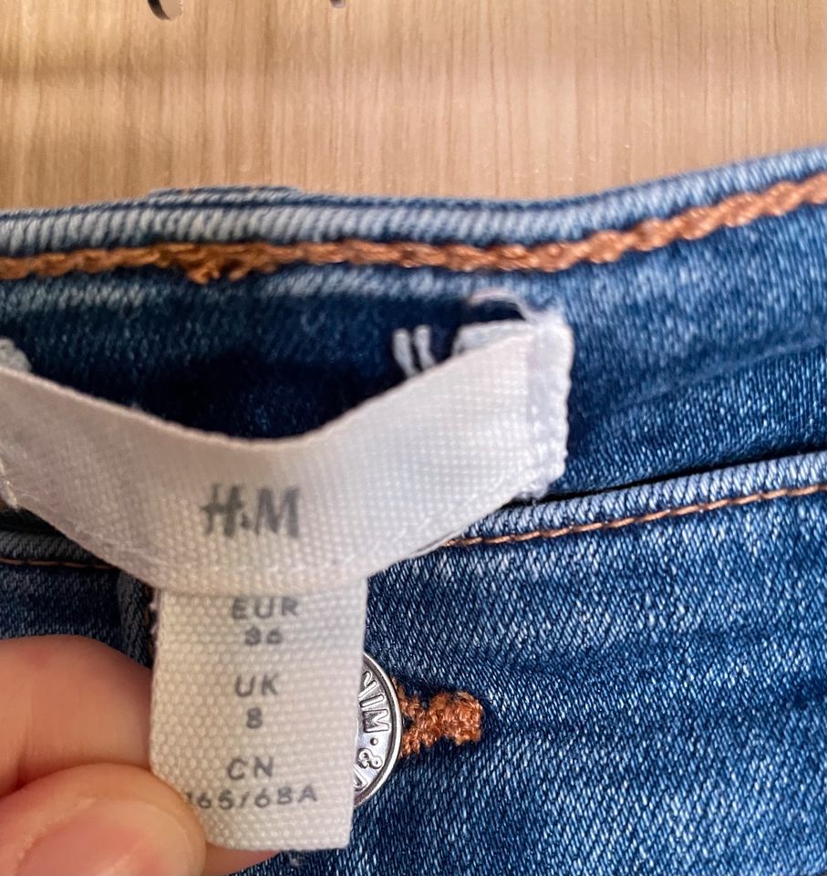 Hose Jeans der Marke H&M in Größe 36 in Altenkirchen