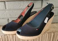 Tommy Hilfiger Slingback, mit hohem Keilabsatz Sandalen Hessen - Karben Vorschau