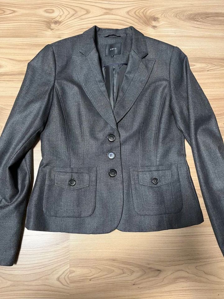 Blazer mit Knöpfen von Zara, Größe 38 in Altötting