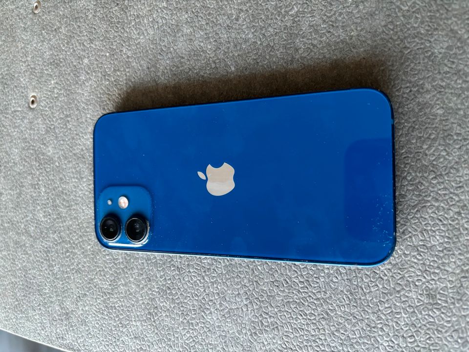 iPhone 12 mini 64 GB in Blau in Kiel