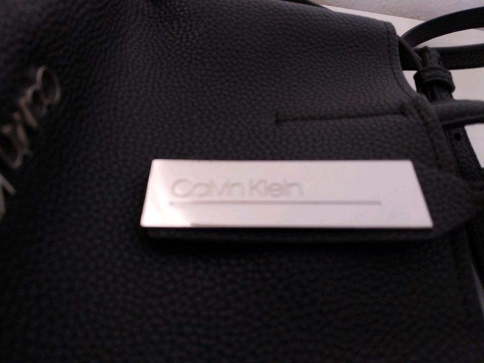 Calvin Klein Sided Handtasche in Werbach