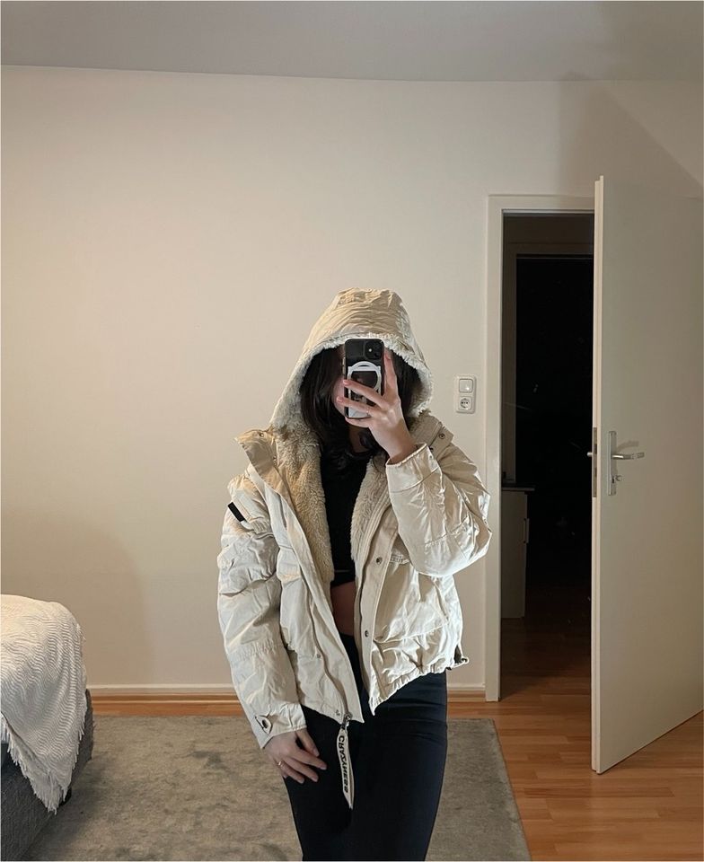 Jacke Creme XS Bershka Felloptik in Hamburg