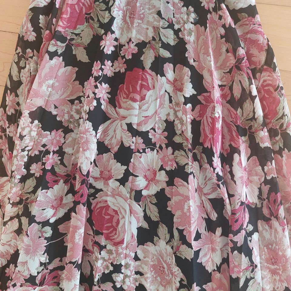 Bardot Maxikleid Größe XS florales Muster schwarz rosa in Soest