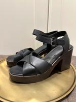 Sandalen Plateau Leder 41 schwarz Vagabond Riemen  neu Pumps brau Eimsbüttel - Hamburg Eimsbüttel (Stadtteil) Vorschau