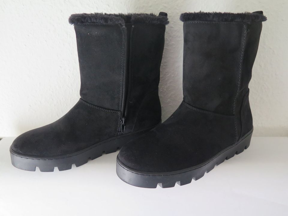 Stiefel Stiefeletten schwarzes Wildleder dick gefüttert Gr. 39 in Aue