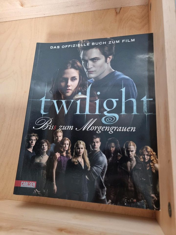 Twilight Bücher zu den Filmen 5€ /Stück in Varel