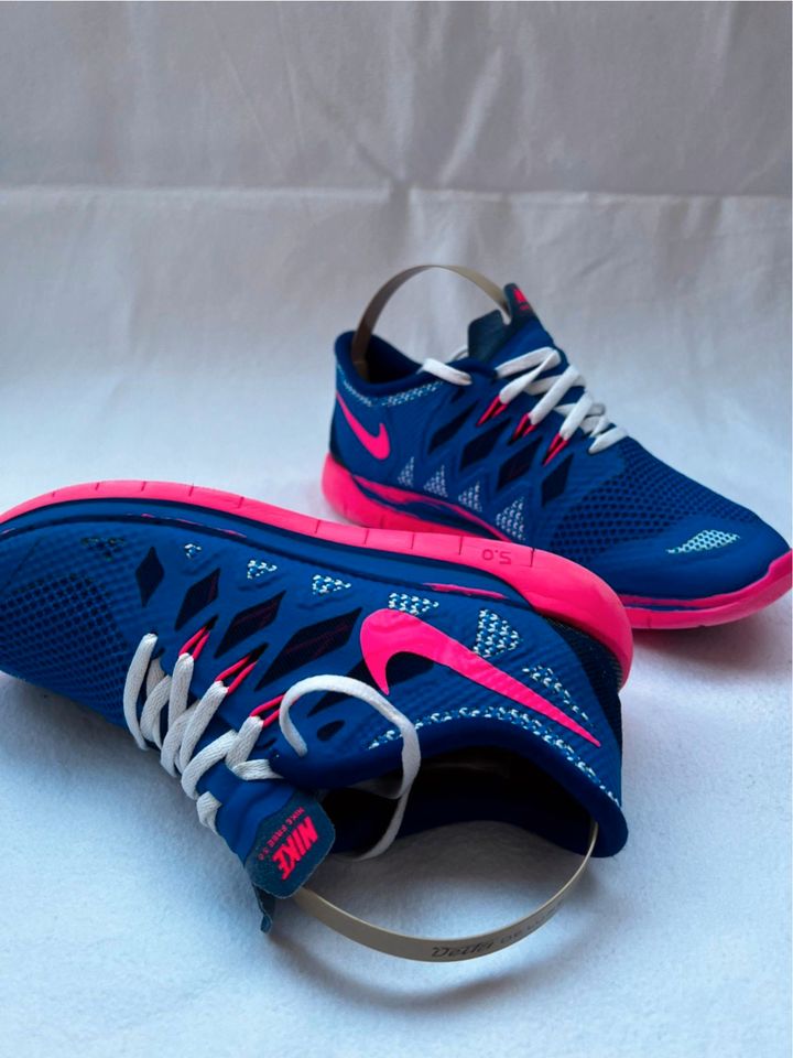 Nike Free Laufschuhe blau-rosa-weiß in Bremen