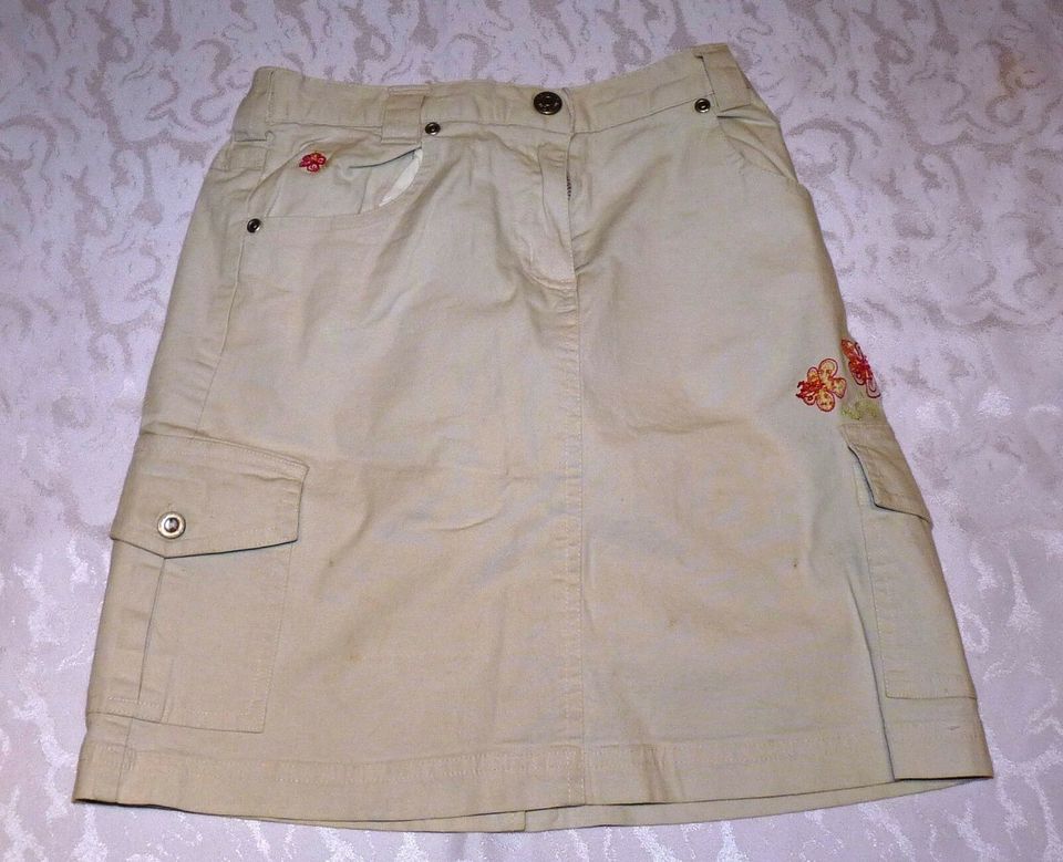 Kleidungspaket Mädchen - 122 - 128 - Top Shorts Hose Rock Shirt in Dreieich