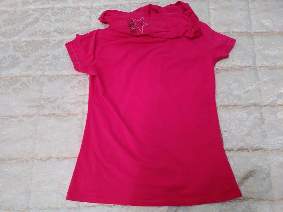pinkes Shirt mit wallendem Kragen | MINI | 40 L in München