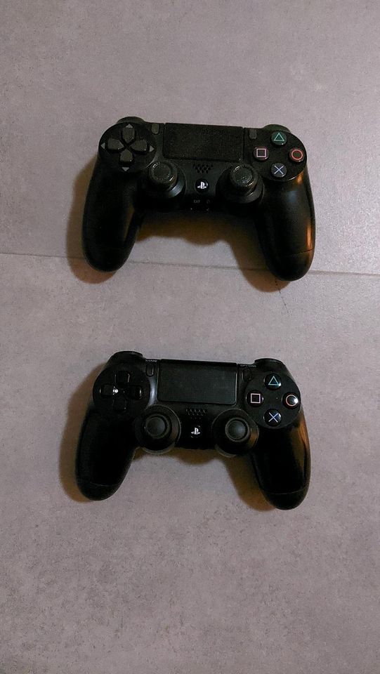 Ps4 mit 2 Controller in Düsseldorf