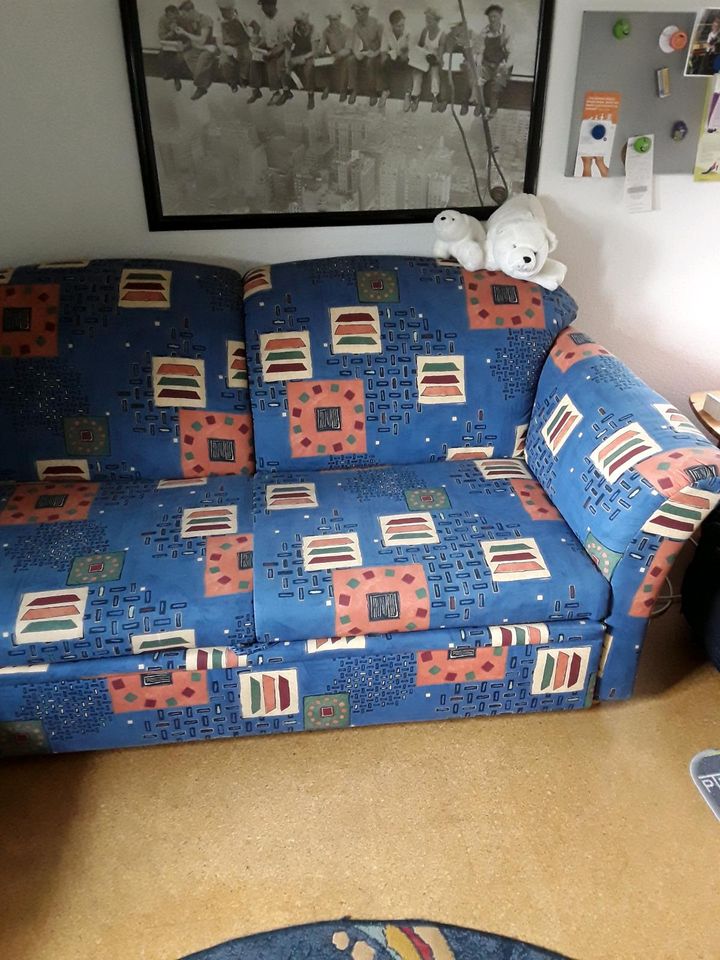 ausziehbare Couch mit Otomane und Bettkasten guter gebrauchter Z. in Dieburg