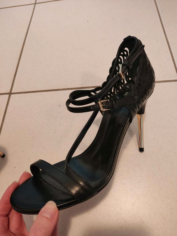 Wunderschöne High Heels von Hugo Boss, Größe 37,5 in München