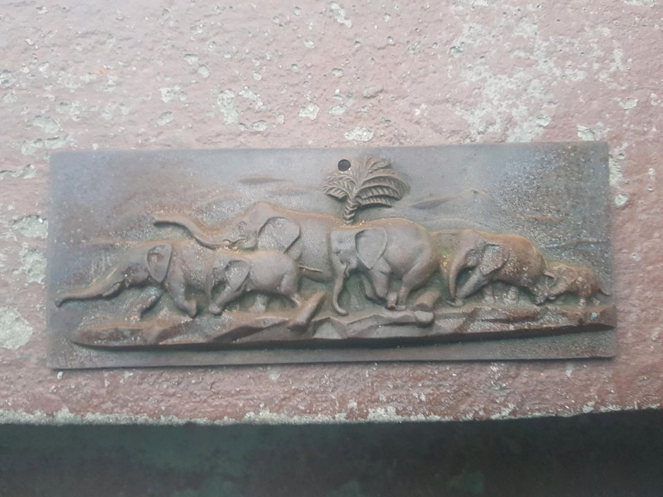 Kunstguss Lauchhammer "Elefanten" mit Stempel in Lauchhammer