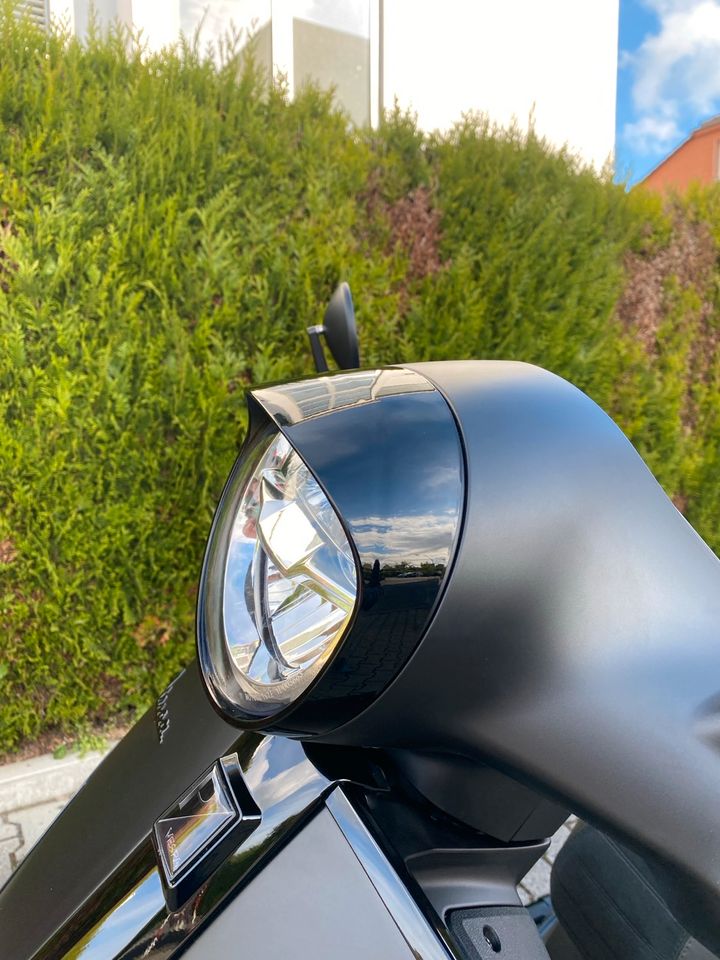 Vespa GTS 125 iget SuperSport NOTTE DIVA NERO ITALIA BLACK in Eschborn