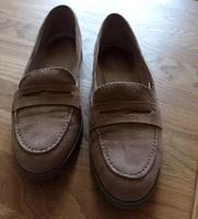 Slipper Damenschuhe, Größe 37, Wildleder, gebraucht, neuwertig!! Frankfurt am Main - Eckenheim Vorschau