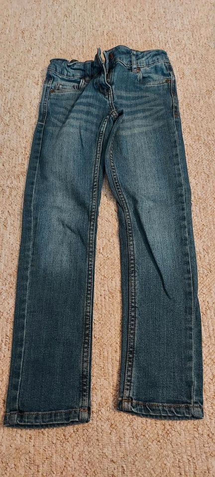 Jeans für Mädchen Gr. 128 in Deißlingen