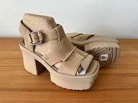UGG New Heights Plateusandale mit T-Riemen / beige / Mustard Seed Hessen - Rödermark Vorschau