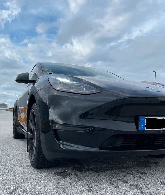 Tesla Model Y Long Range LR MiC 20“ Induction AHK Schwarz Schwarz in Düsseldorf