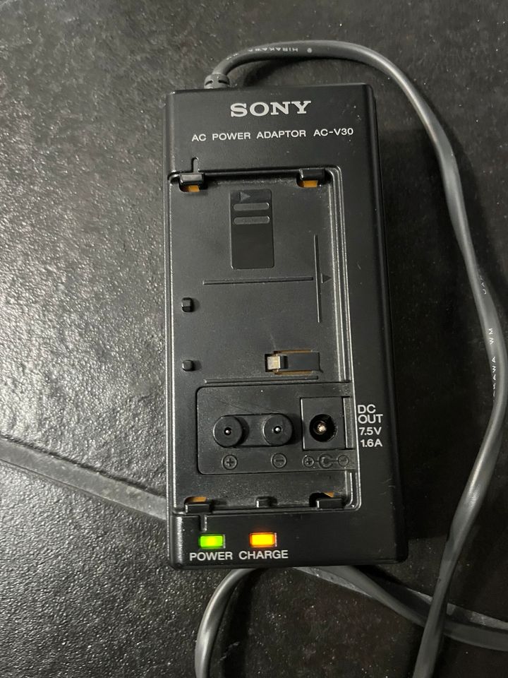 Sony AC Power Adapter Ladegerät Ac-v30 in Putzbrunn