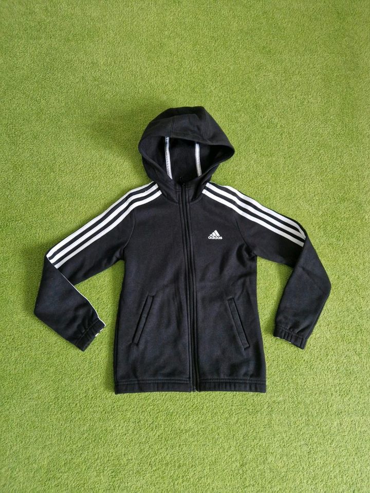 Sportjacke Adidas (inkl. Versand) in Illingen