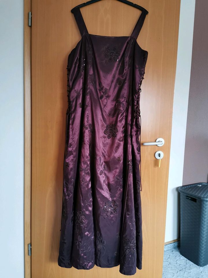 Ballkleid borxeaux in Osterode am Harz