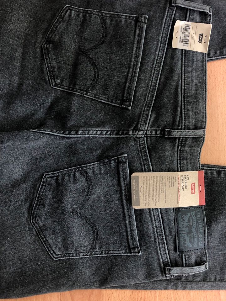Levi’s 314 shaping straight jeans 30/30 in Frankfurt am Main