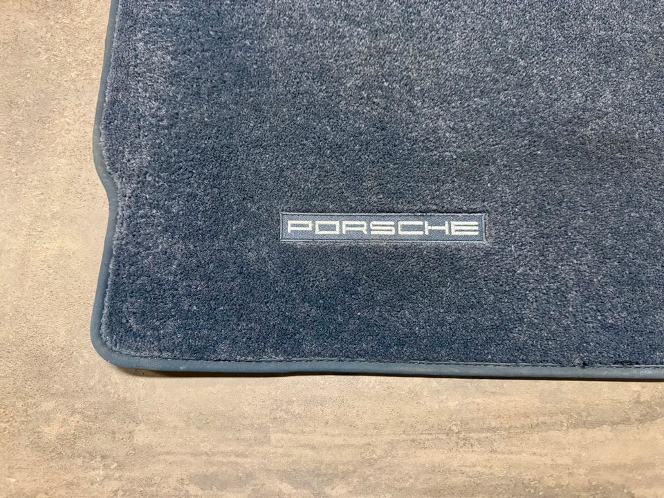 ORIGINAL PORSCHE CARRERA 911/997 VELOURS FUßMATTEN SET DUNKELBLAU in Mainz