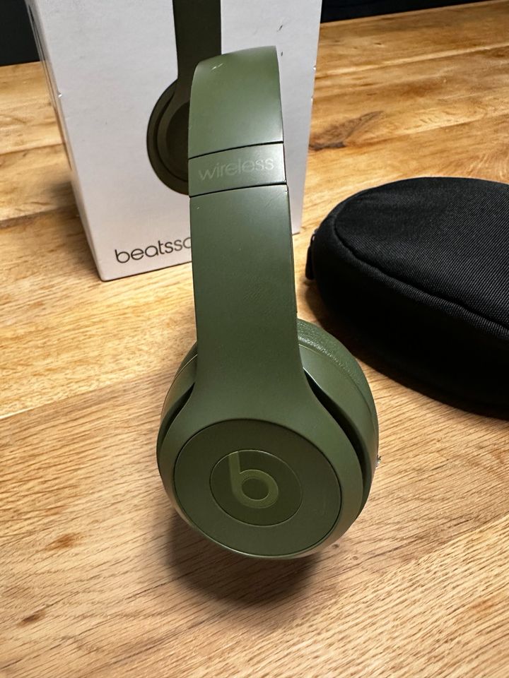 BEATS SOLO 3 WIRELESS GREEN in Neresheim