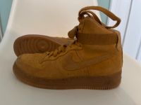 Nike Air Force 1 high Lv 8 3 Wildleder Sneaker beige braun 40 Berlin - Friedenau Vorschau