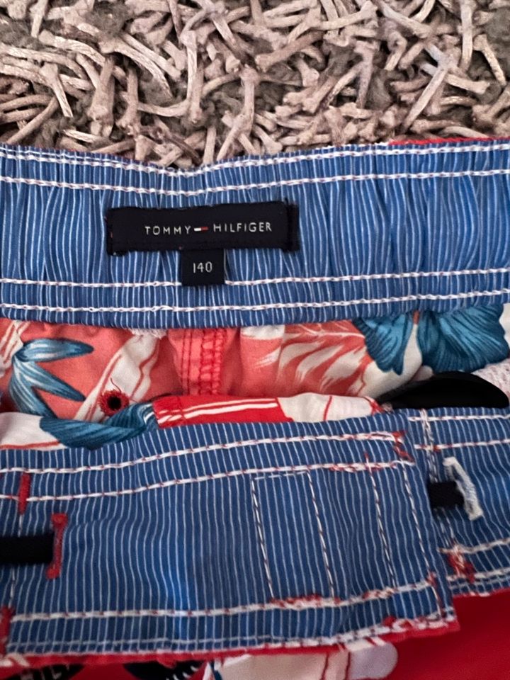 Tommy Hilfiger Badeshorts Gr. 140 in Mengerskirchen