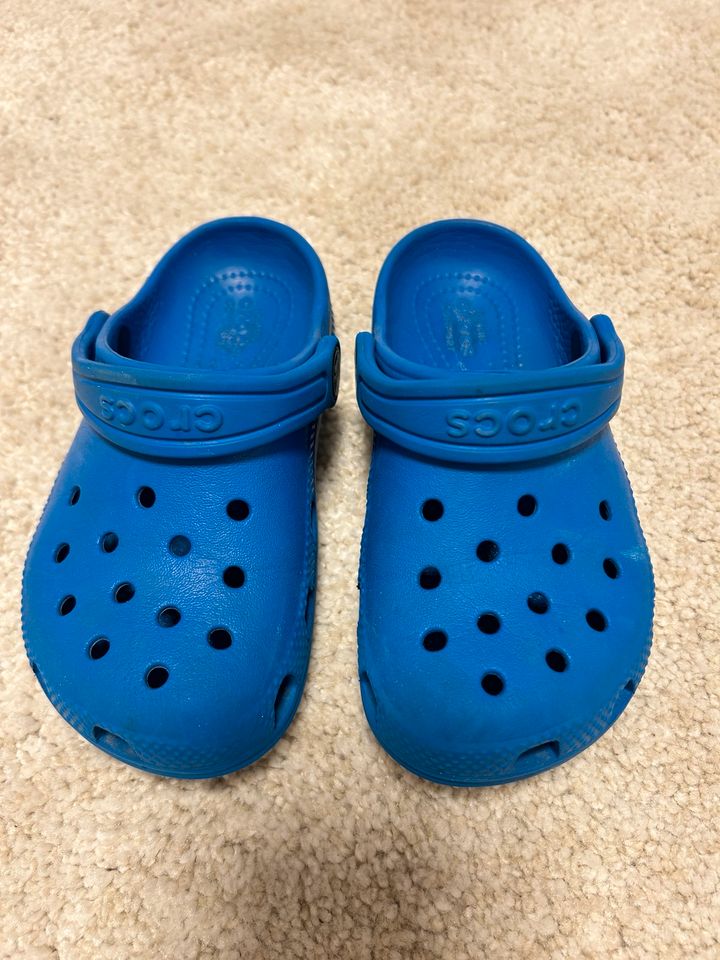 Crocs C10 Gr.27-28 in blau in Haan