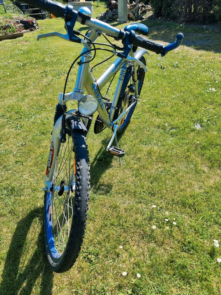 RIXE Fahrrad MTB 26 Zoll Silber blau in Hähnichen